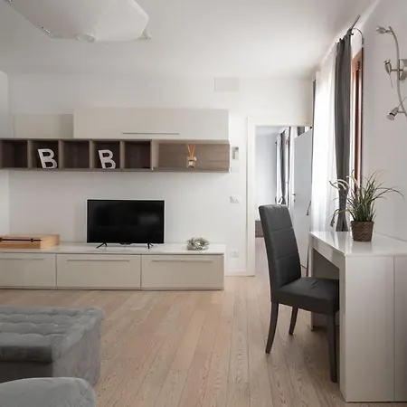 Appartamento San Marco Apartments 1 & 2 *