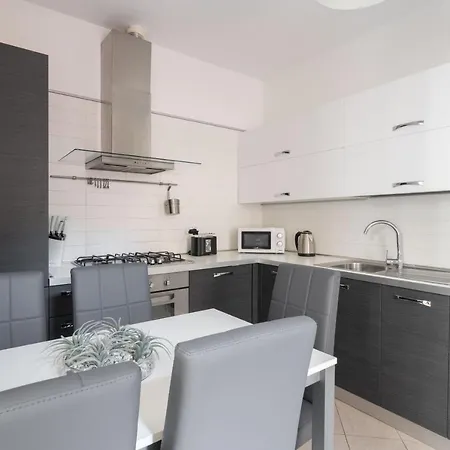 San Marco Apartments 1 & 2 דירה *